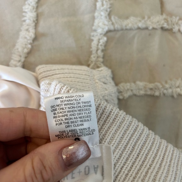 Elegant Cream and Black Knit Set - Picture 5 of 8